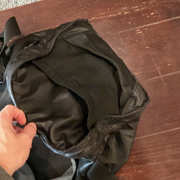 Nike Duffle Bag - Picture 6 of 6